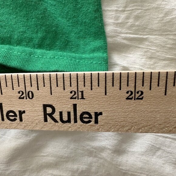 Gildan Halloween Green T-Shirt Black Spider Graphic Size L Short Sleeve - Picture 6 of 8